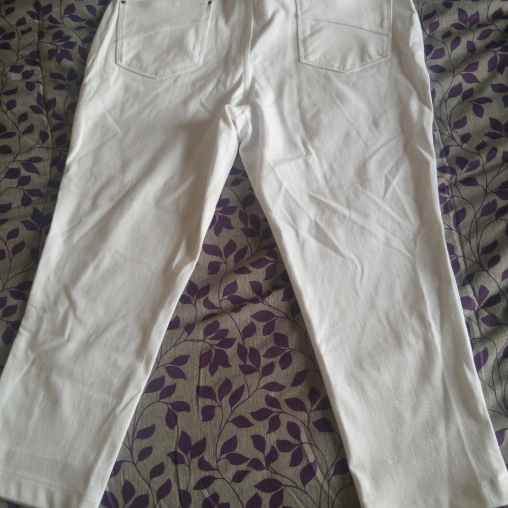 White pants capris